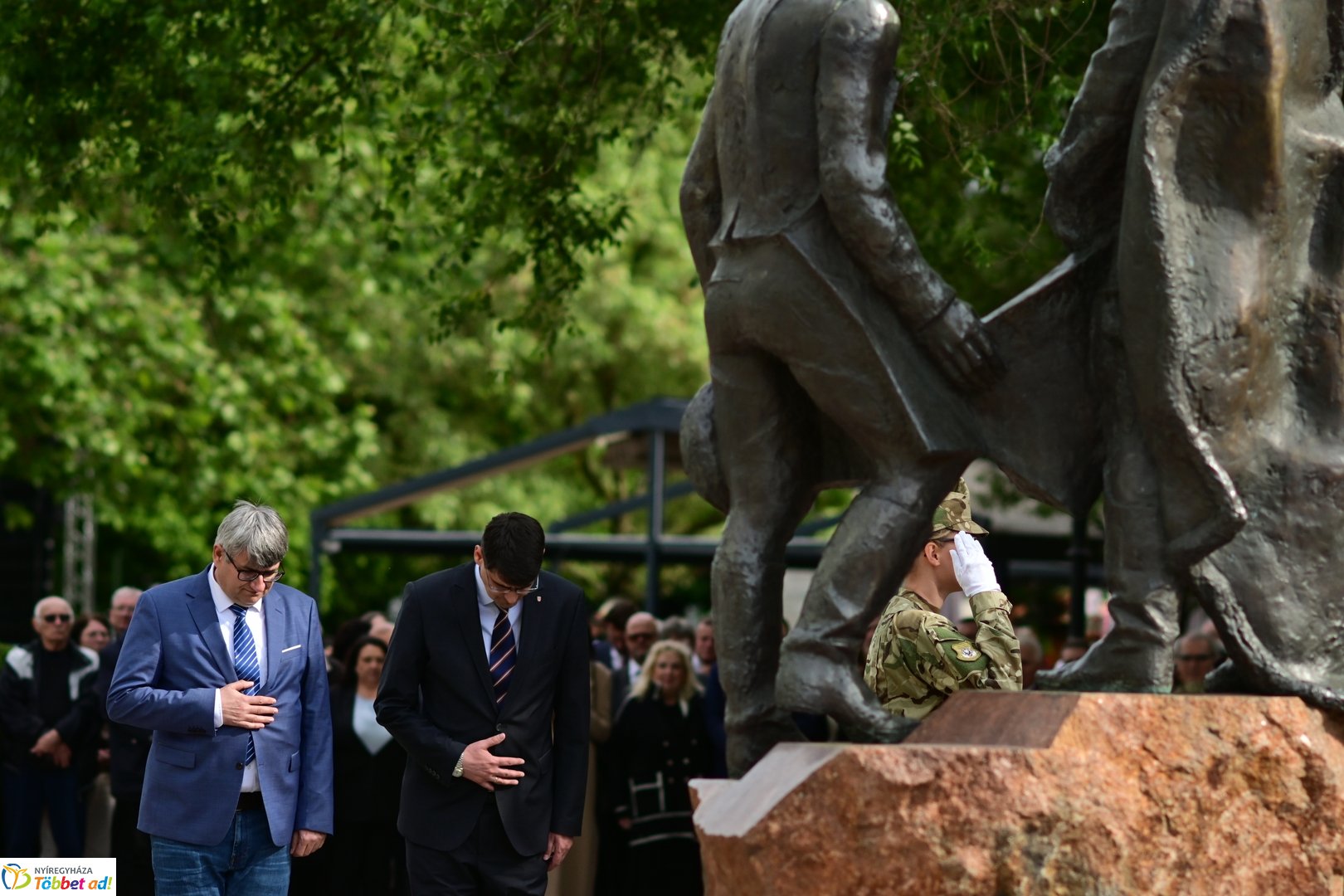 Emlékező koszorúzás a városalapítók szobránál - 2025