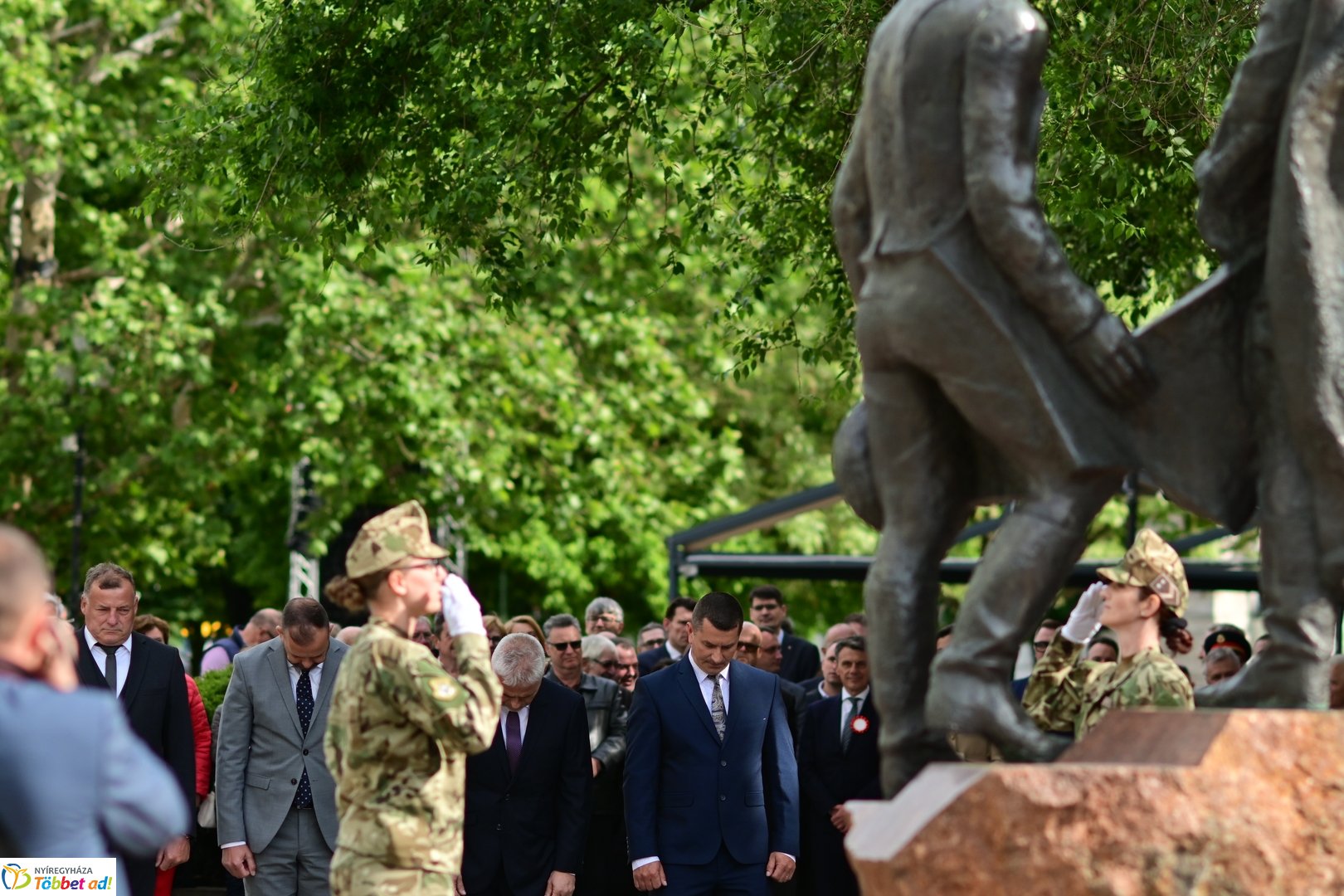 Emlékező koszorúzás a városalapítók szobránál - 2025