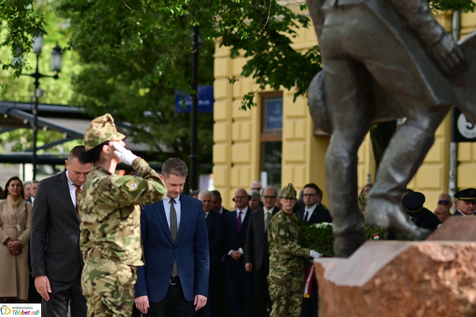 Emlékező koszorúzás a városalapítók szobránál - 2025
