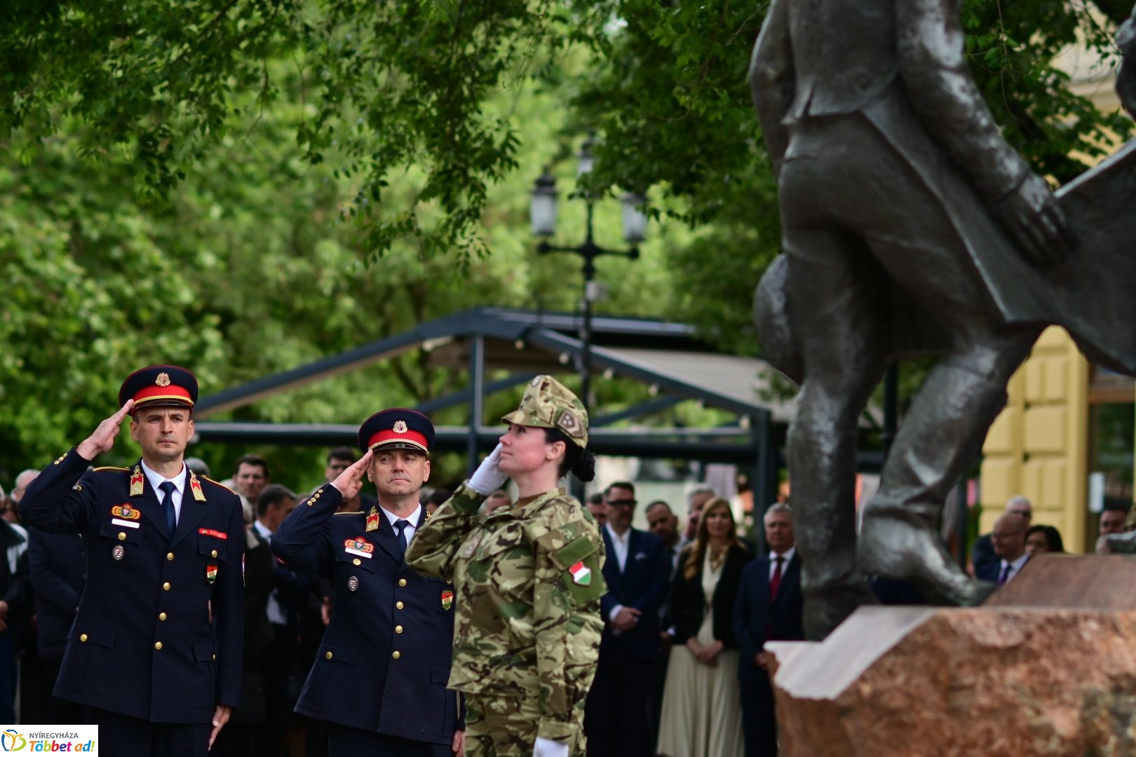 Emlékező koszorúzás a városalapítók szobránál - 2025