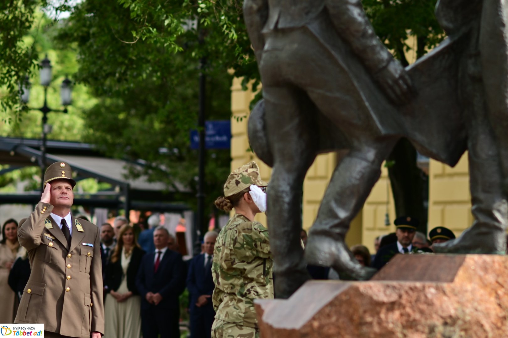 Emlékező koszorúzás a városalapítók szobránál - 2025
