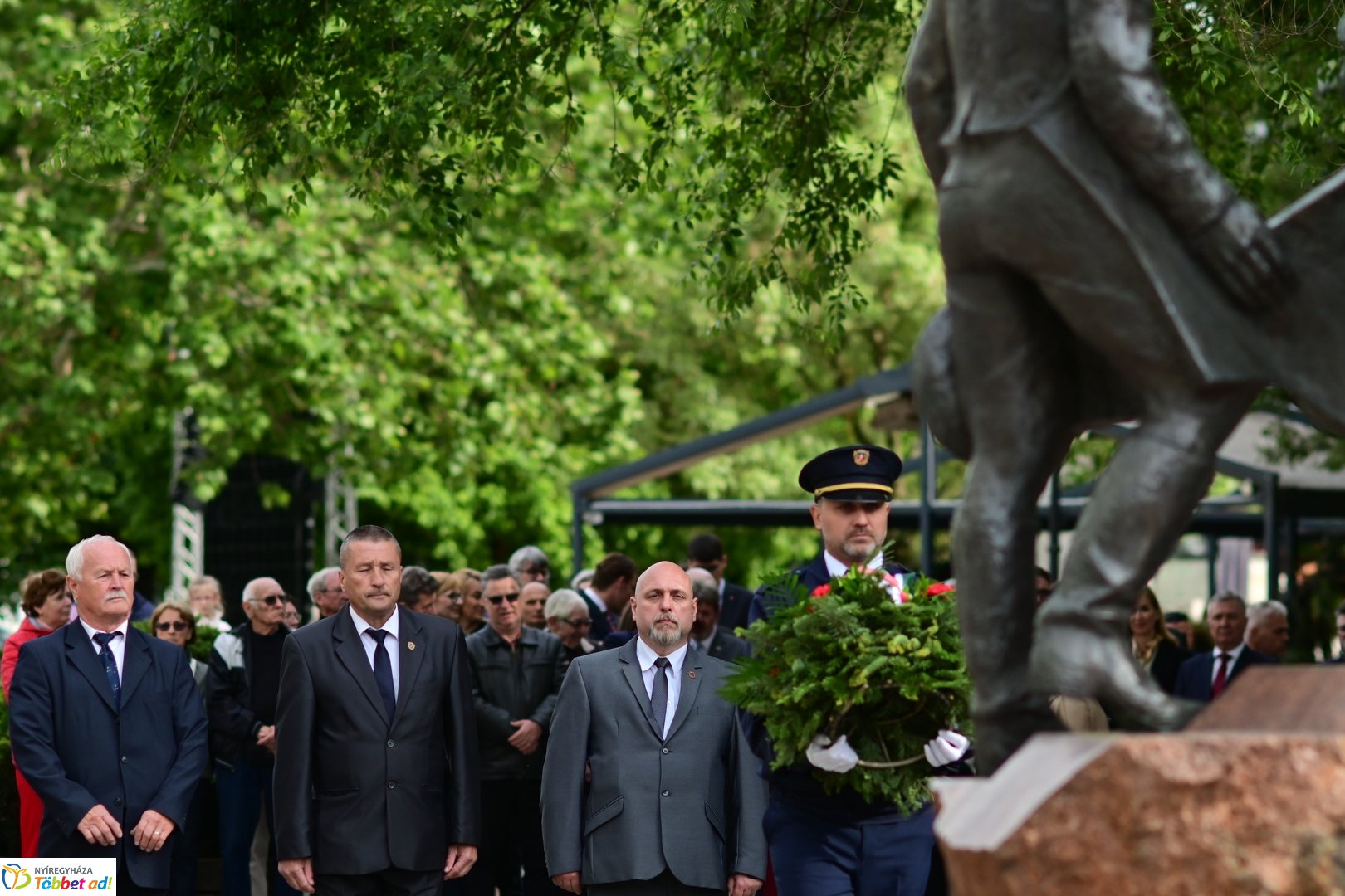 Emlékező koszorúzás a városalapítók szobránál - 2025