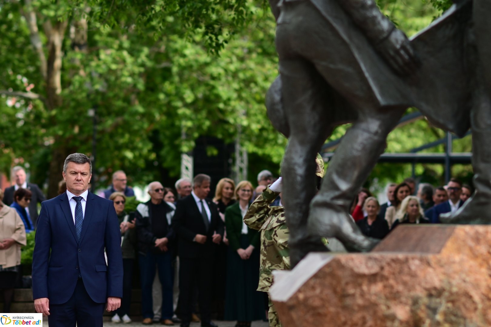 Emlékező koszorúzás a városalapítók szobránál - 2025