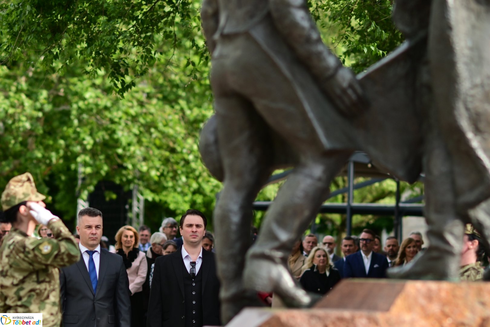 Emlékező koszorúzás a városalapítók szobránál - 2025