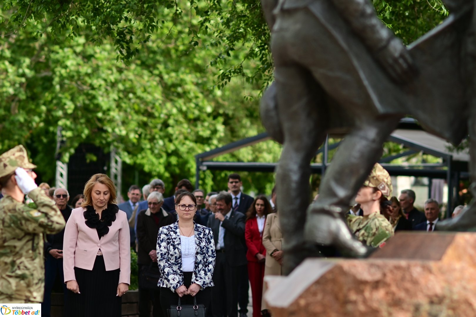 Emlékező koszorúzás a városalapítók szobránál - 2025