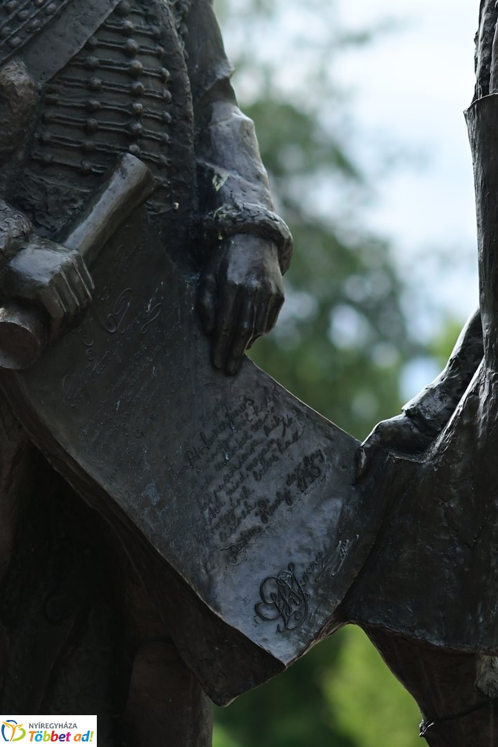 Emlékező koszorúzás a városalapítók szobránál - 2025