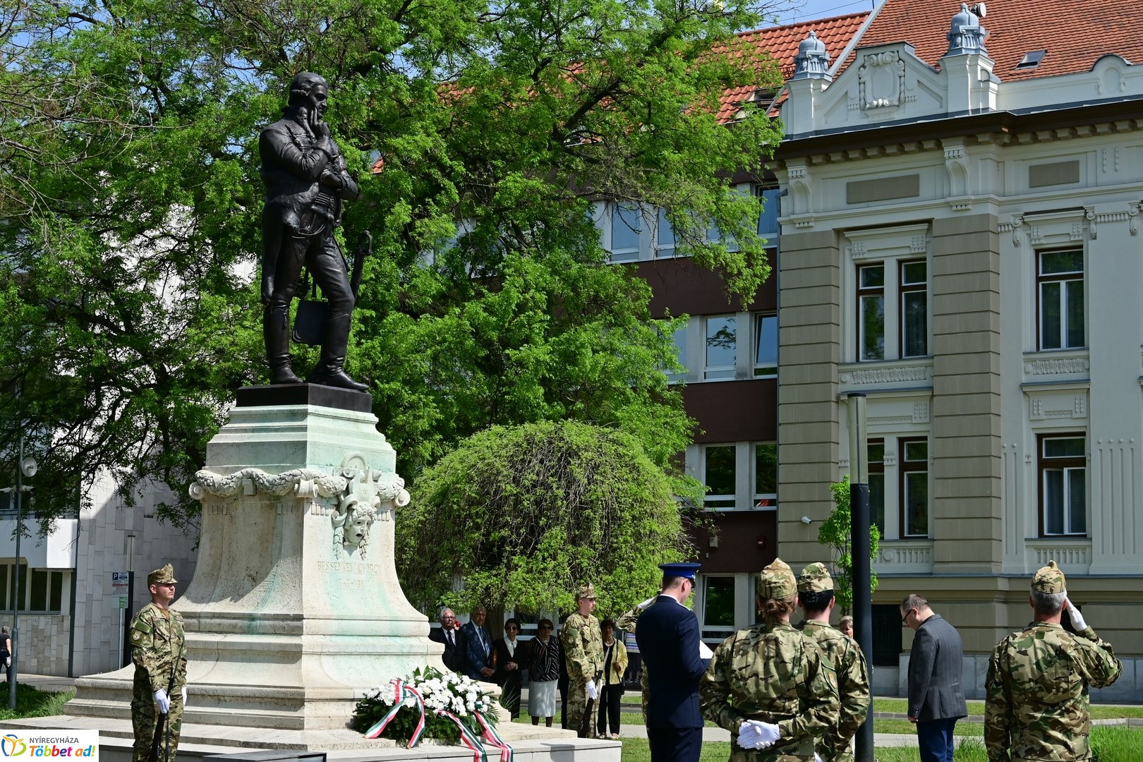 Emlékező koszorúzás Bessenyei György szobránál - 2025