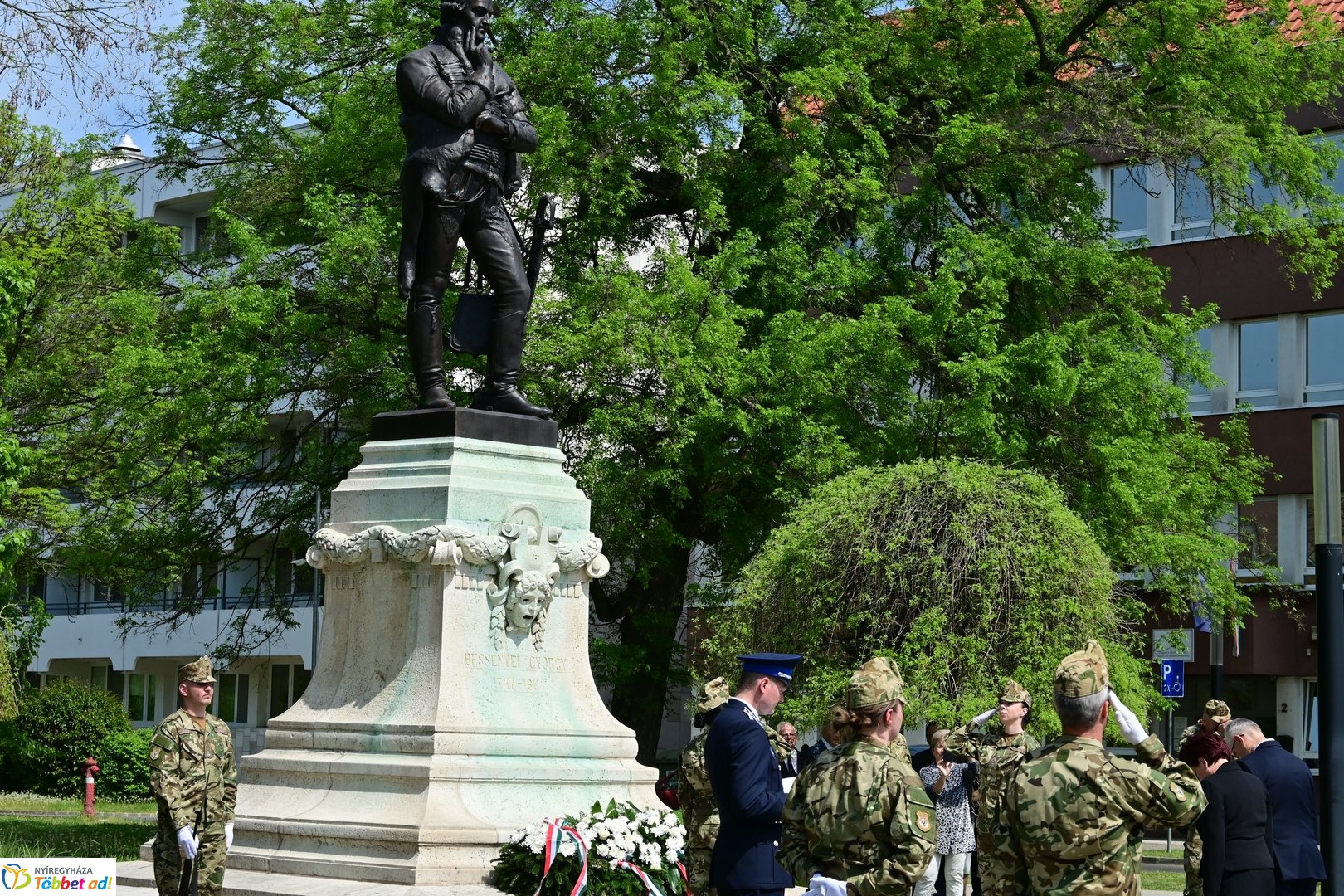 Emlékező koszorúzás Bessenyei György szobránál - 2025