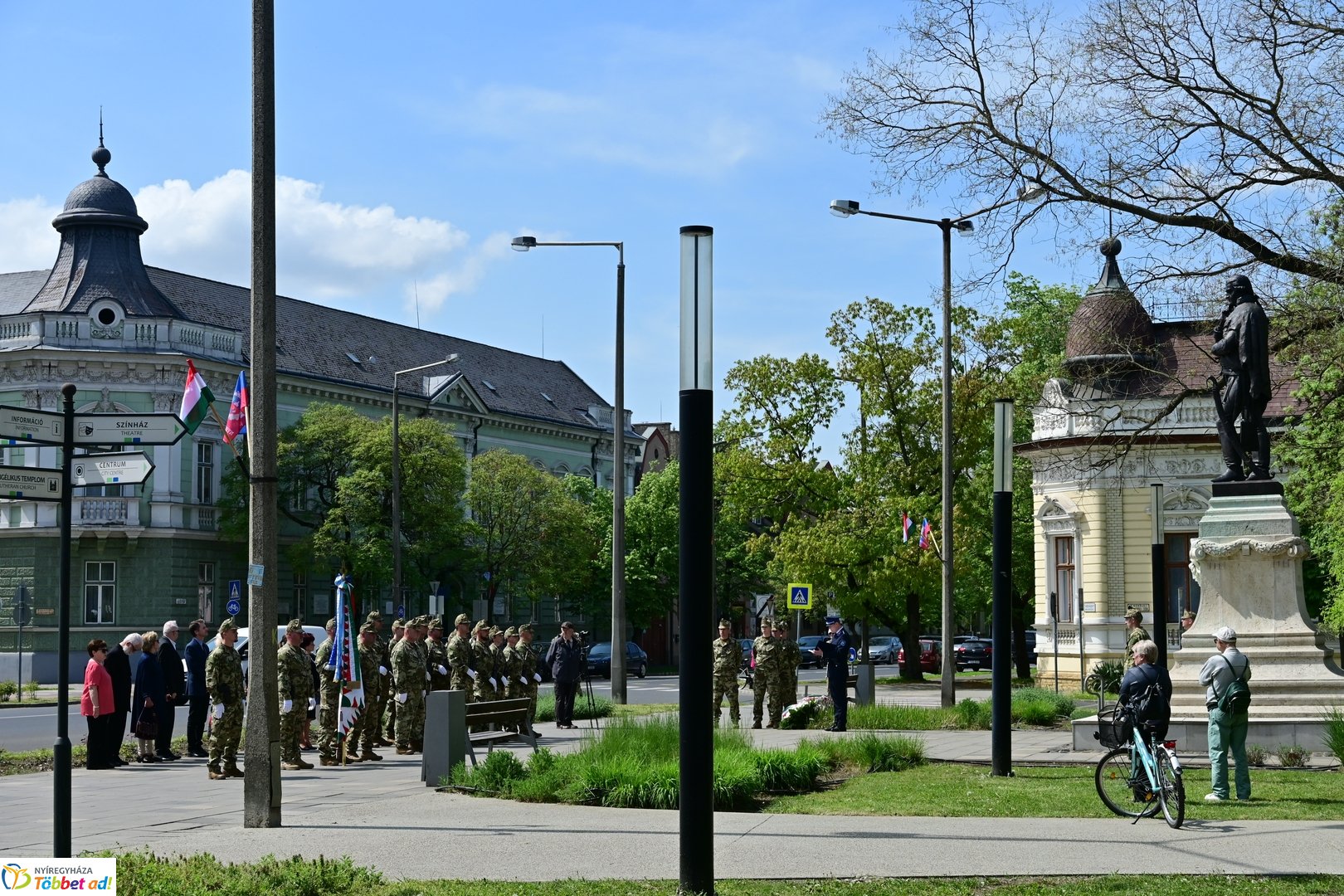 Emlékező koszorúzás Bessenyei György szobránál - 2025