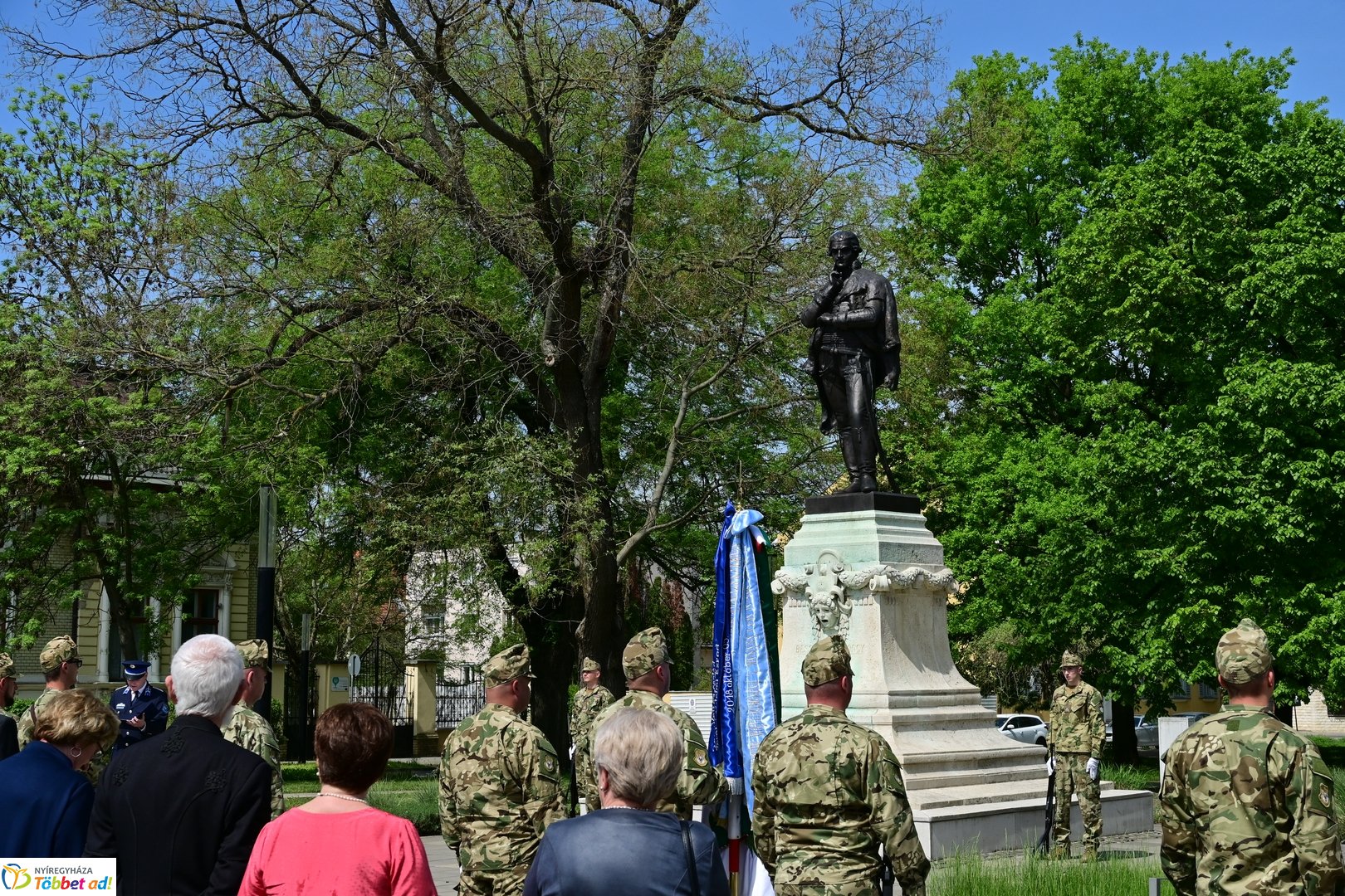 Emlékező koszorúzás Bessenyei György szobránál - 2025