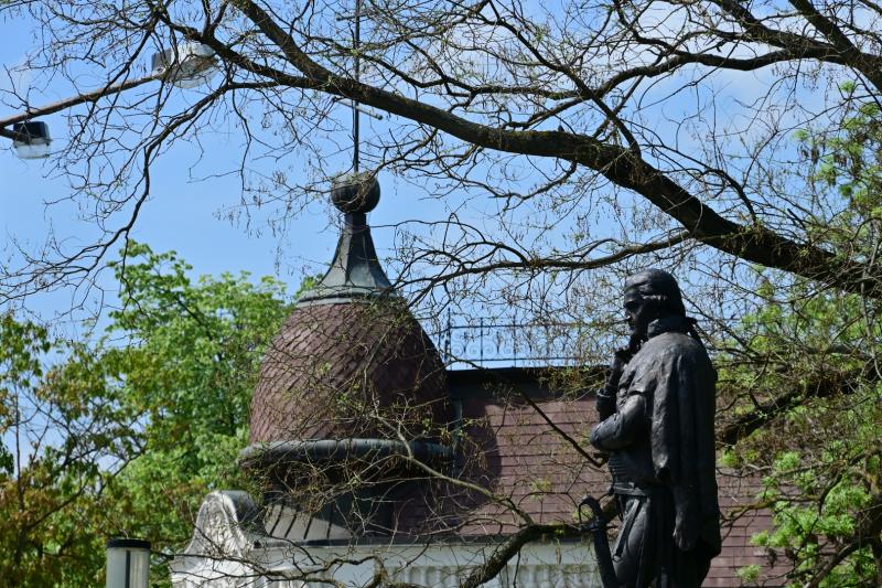 Emlékező koszorúzás Bessenyei György szobránál - 2025