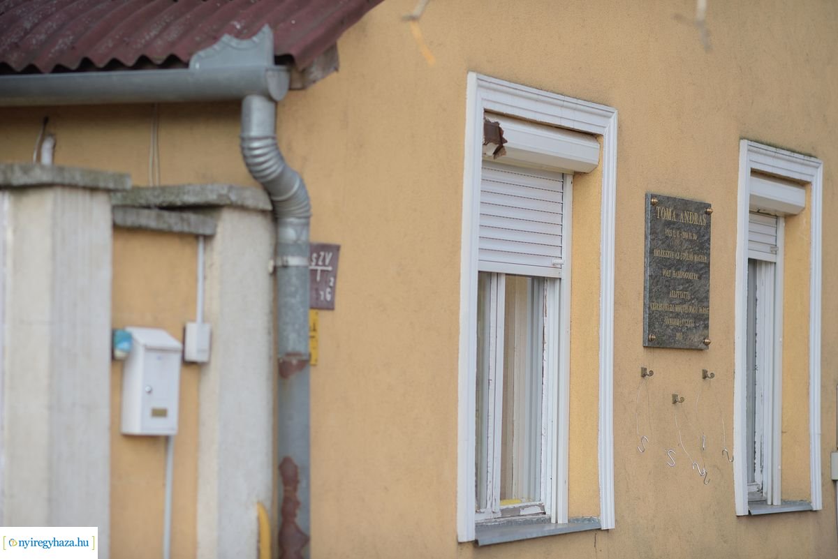 Emlékező koszorúzás Toma András házánál