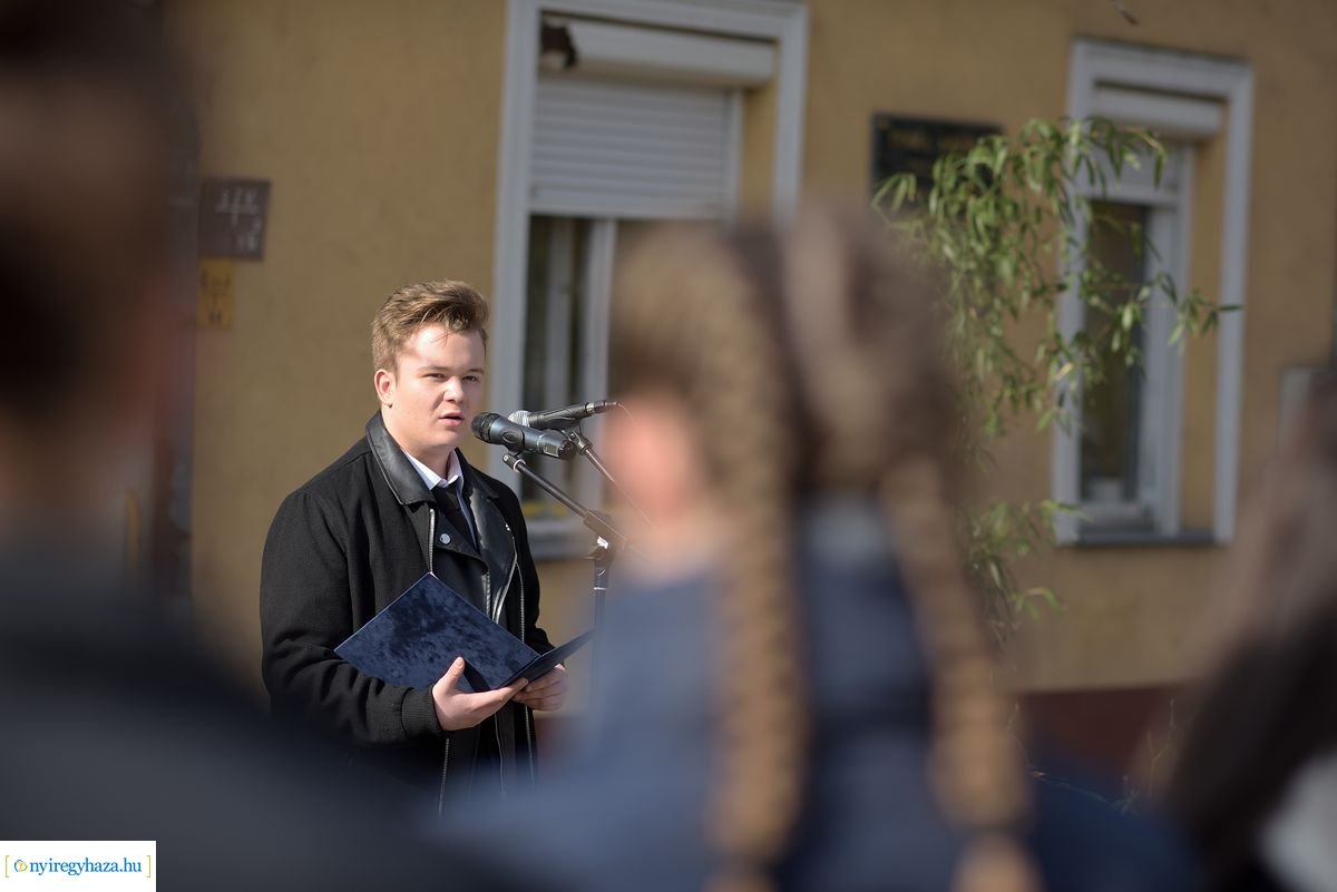 Emlékező koszorúzás Toma András házánál