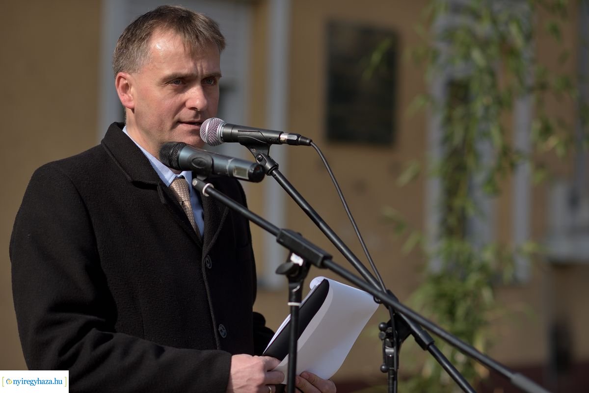 Emlékező koszorúzás Toma András házánál