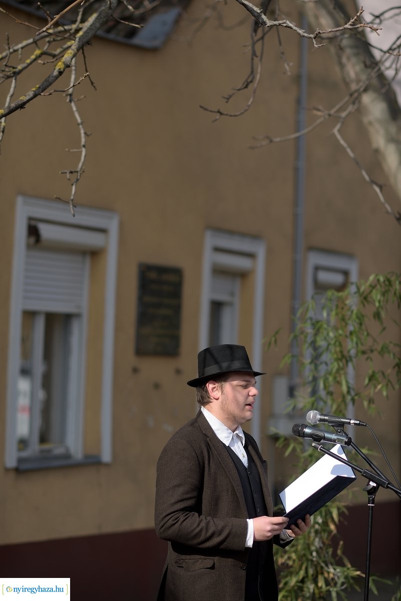 Emlékező koszorúzás Toma András házánál