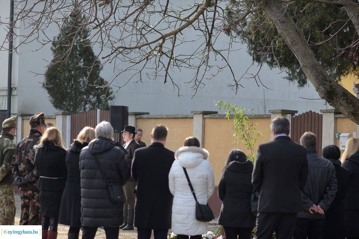Emlékező koszorúzás Toma András házánál