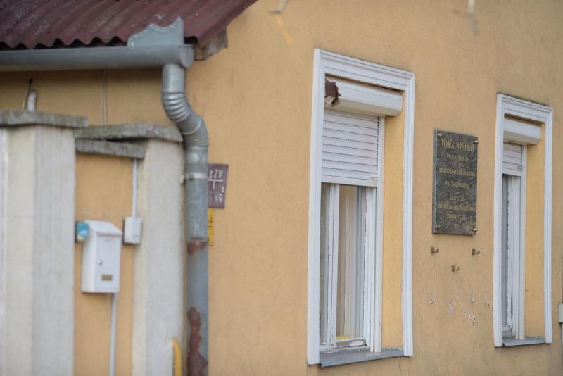Emlékező koszorúzás Toma András házánál
