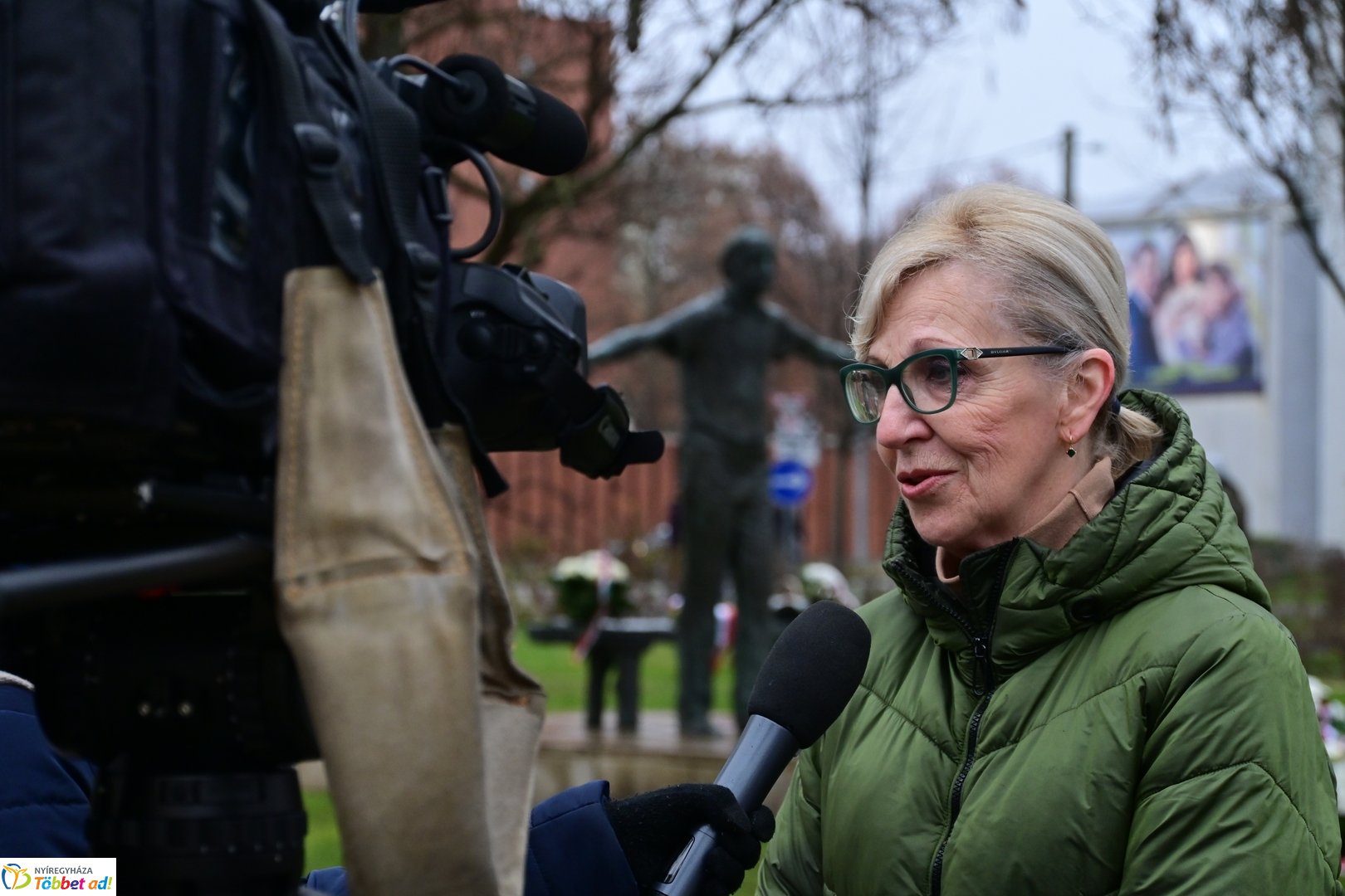 Emlékező koszorúzások Váci Mihályra 2025 decemberében