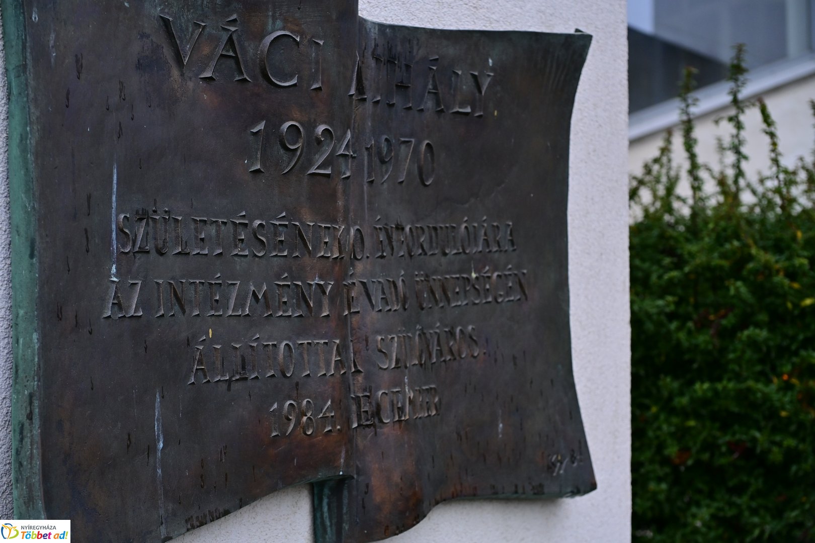 Emlékező koszorúzások Váci Mihályra 2025 decemberében