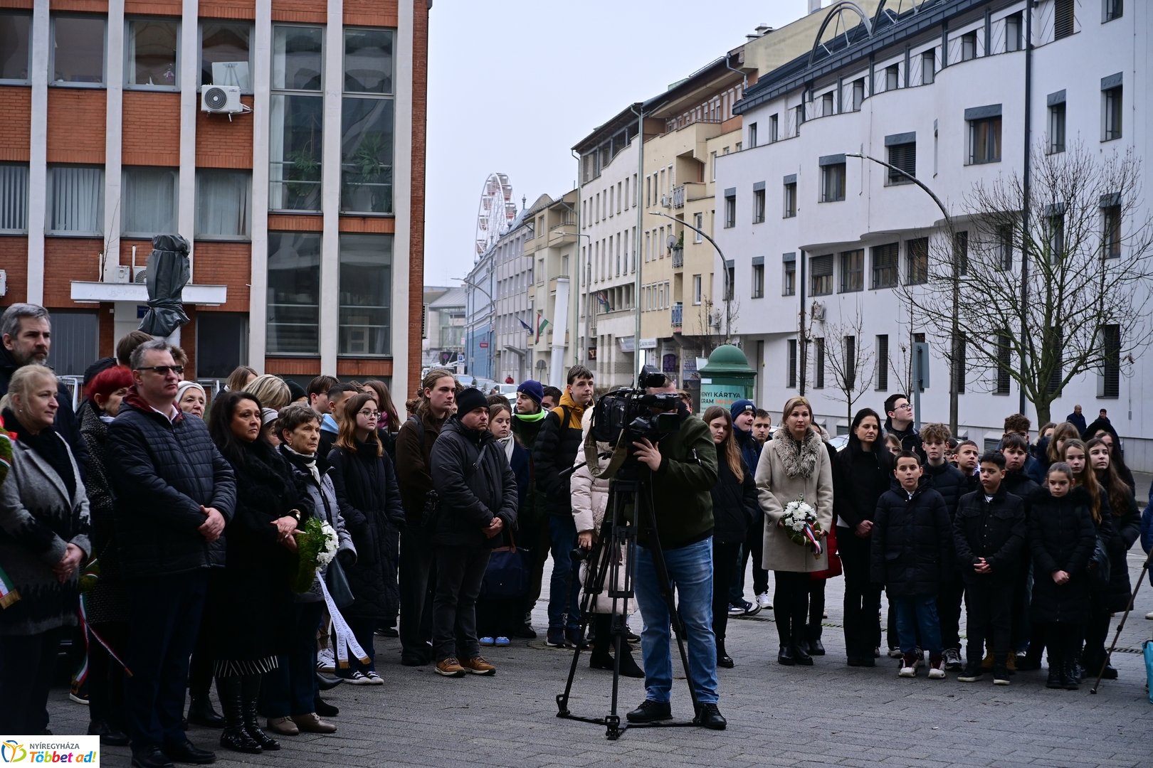Emlékező koszorúzások Váci Mihályra 2025 decemberében