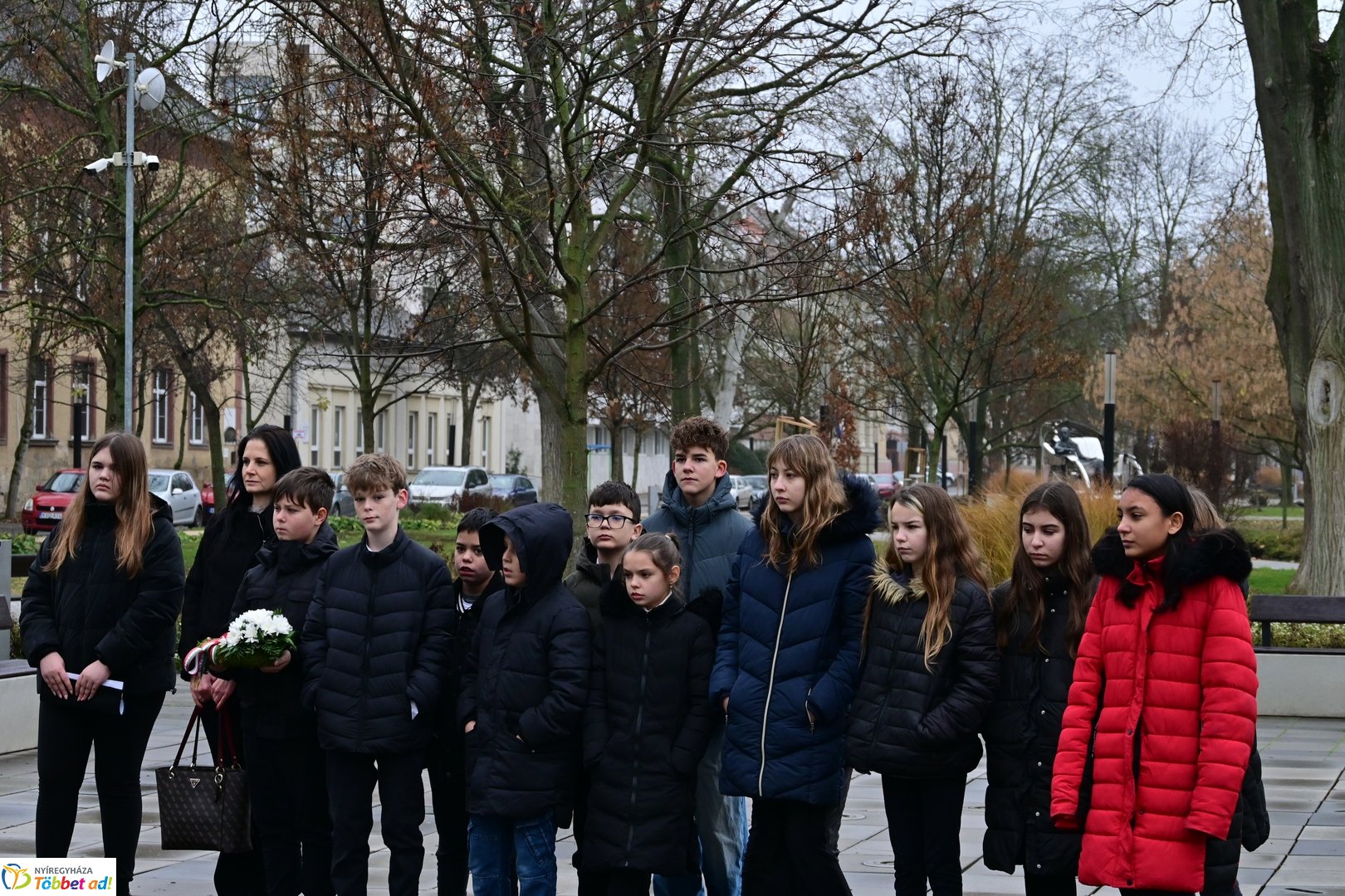 Emlékező koszorúzások Váci Mihályra 2025 decemberében