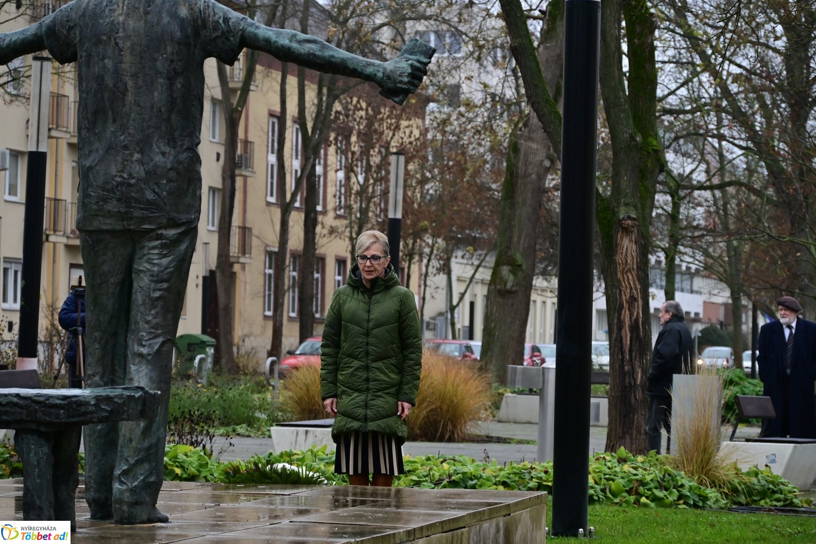 Emlékező koszorúzások Váci Mihályra 2025 decemberében