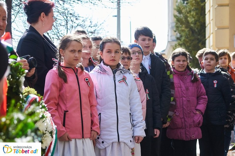 Emlékező koszorúzások 