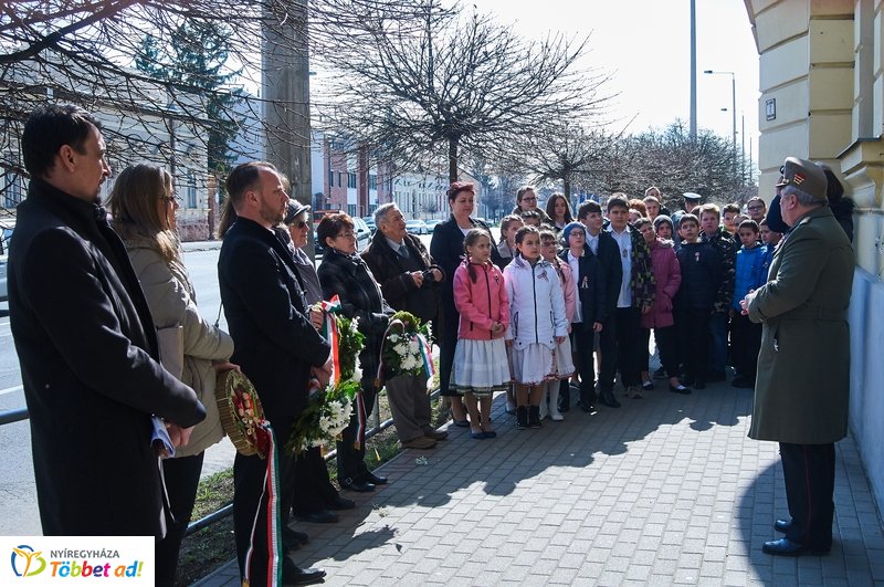 Emlékező koszorúzások 