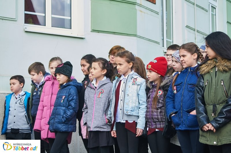 Emlékező koszorúzások 