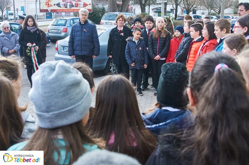 Emlékező koszorúzások 