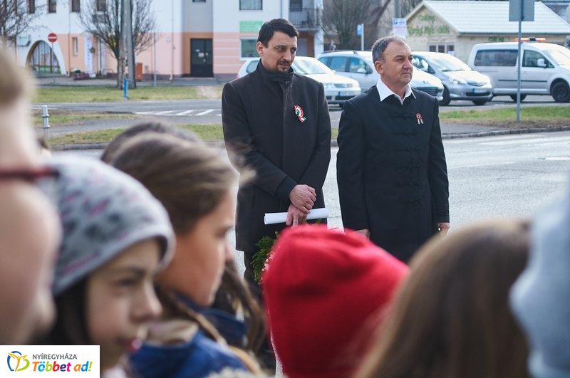 Emlékező koszorúzások 