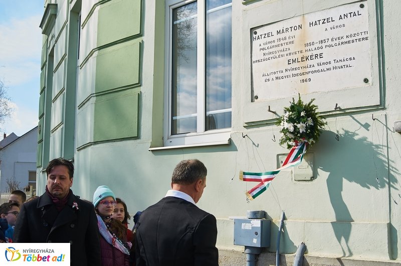 Emlékező koszorúzások 