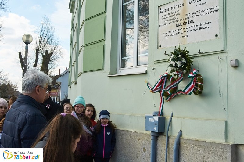 Emlékező koszorúzások 