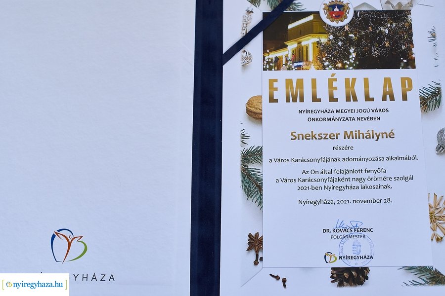 Emléklap átadás a Rövid utcán