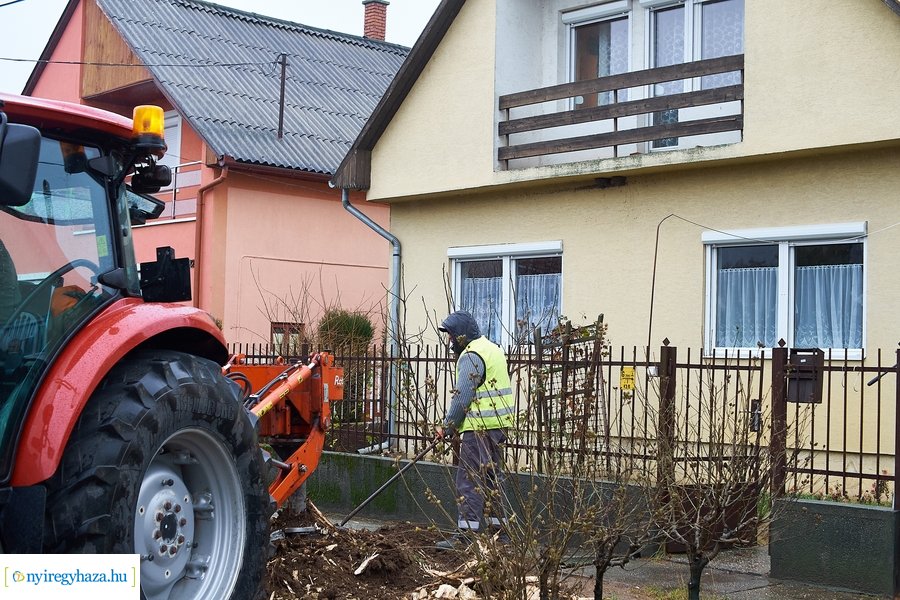 Emléklap átadás a Rövid utcán
