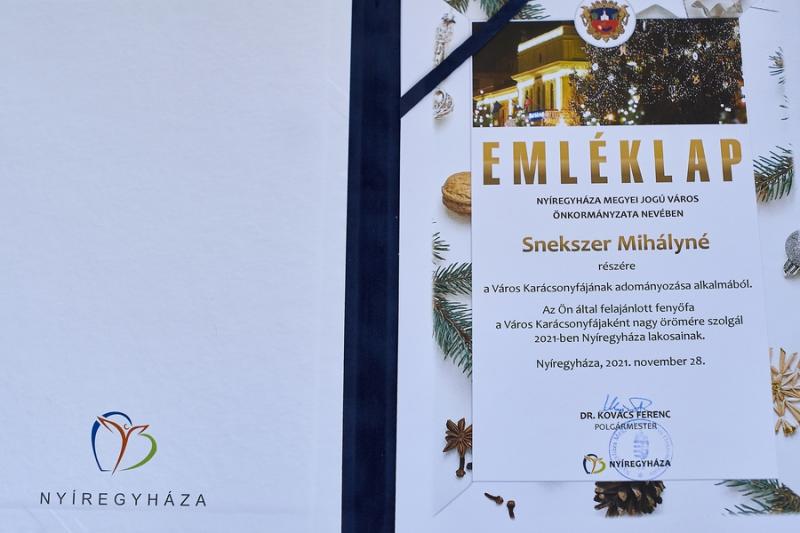 Emléklap átadás a Rövid utcán