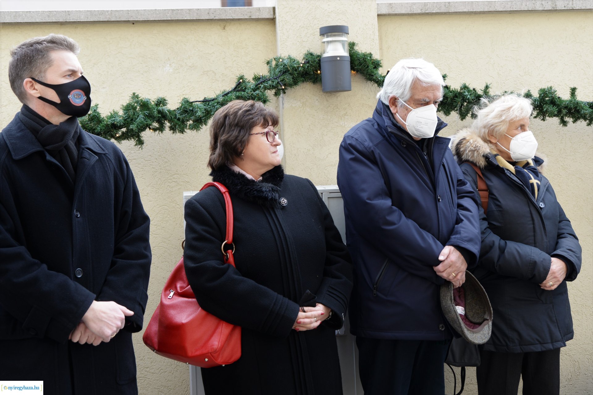 Emléktábla avatás a Kállay-ház udvarán