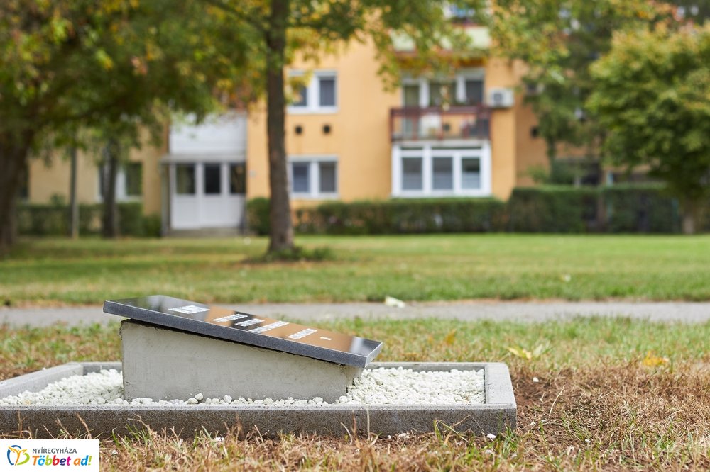 Emléktábla avatás a Malomkertben