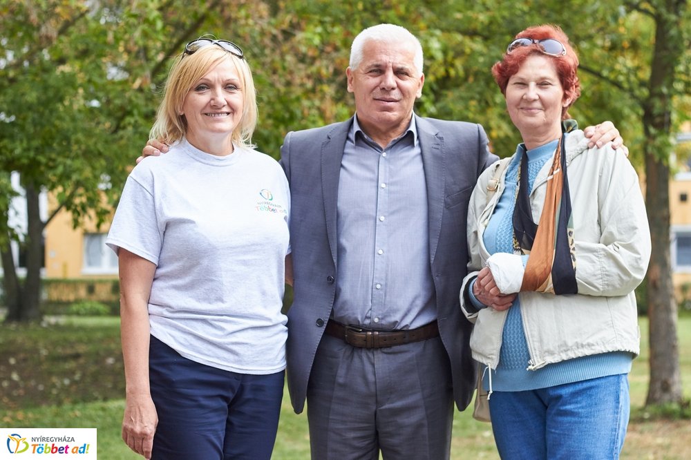 Emléktábla avatás a Malomkertben