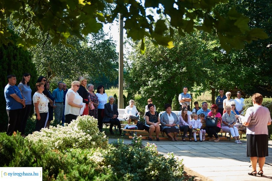 Emléktábla avatás a Posta utcai óvodában