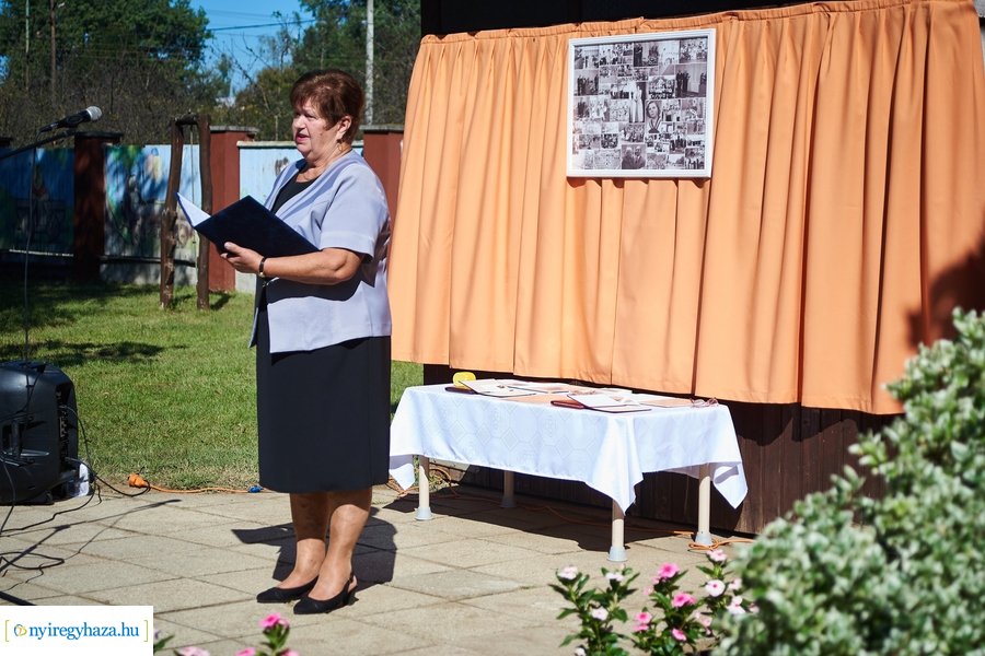 Emléktábla avatás a Posta utcai óvodában