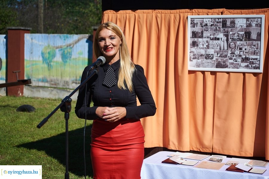 Emléktábla avatás a Posta utcai óvodában