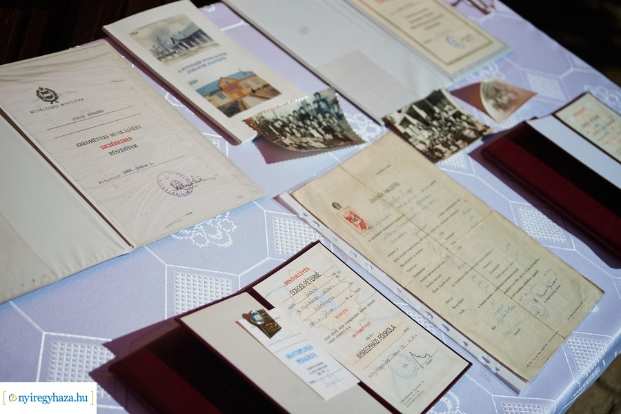 Emléktábla avatás a Posta utcai óvodában