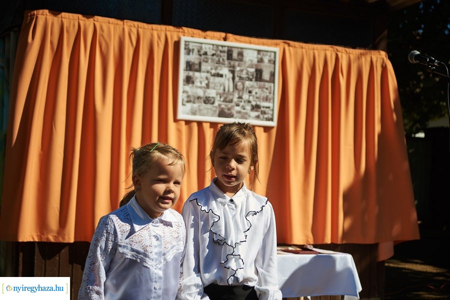 Emléktábla avatás a Posta utcai óvodában