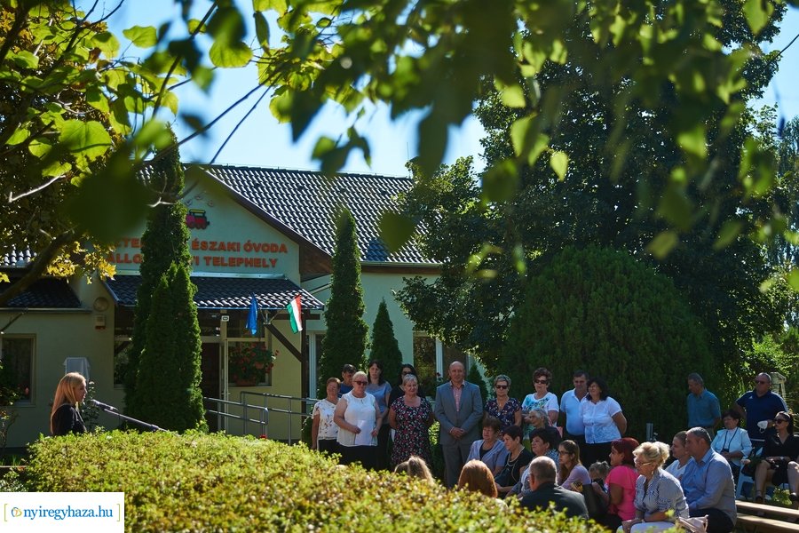 Emléktábla avatás a Posta utcai óvodában