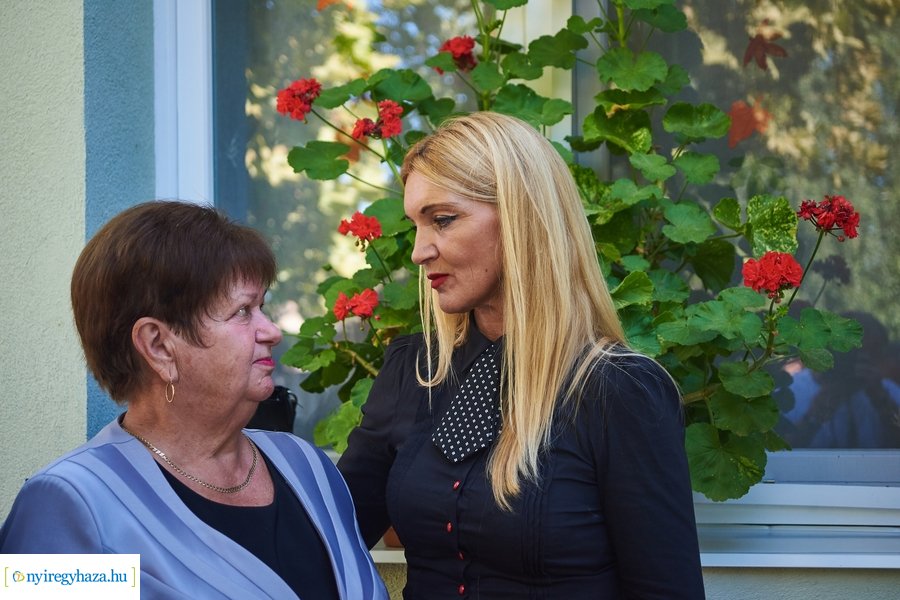 Emléktábla avatás a Posta utcai óvodában