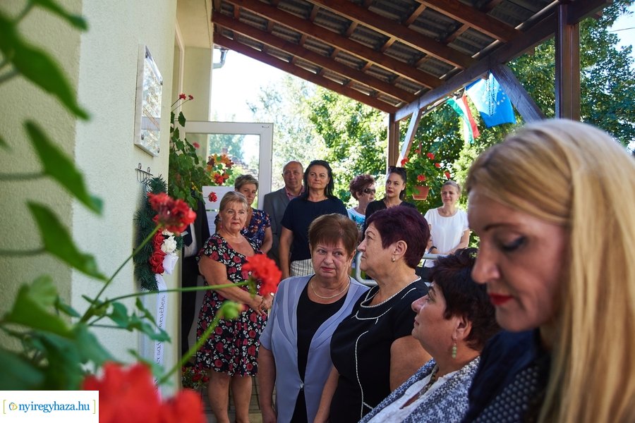 Emléktábla avatás a Posta utcai óvodában