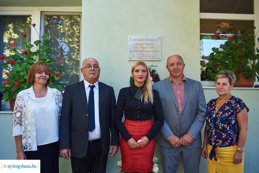 Emléktábla avatás a Posta utcai óvodában