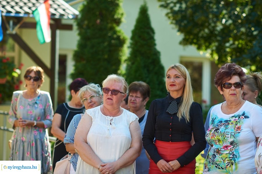 Emléktábla avatás a Posta utcai óvodában