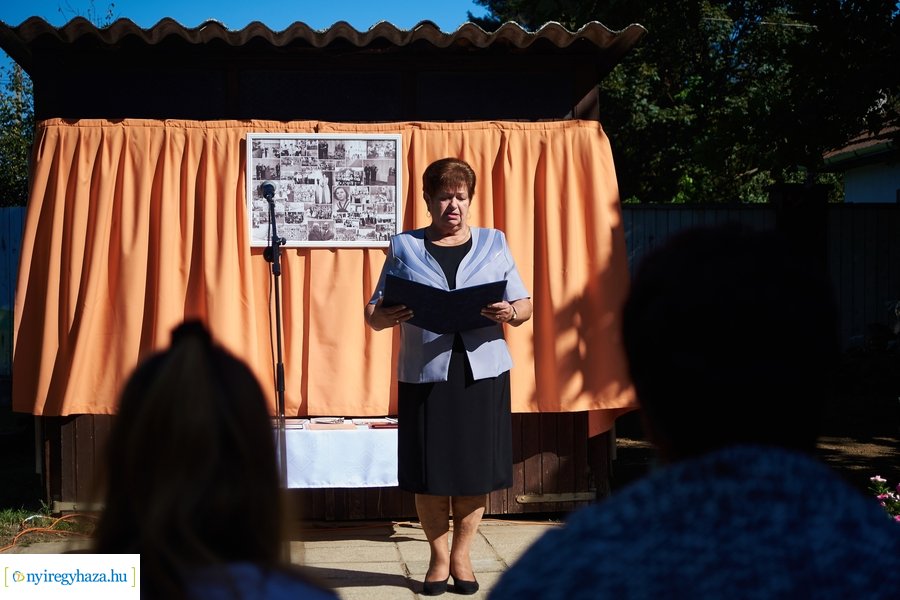 Emléktábla avatás a Posta utcai óvodában